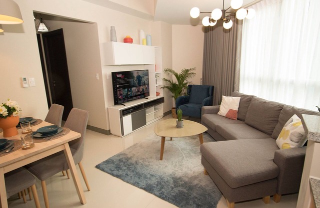 Cozy Suite w/ Balcony/Fast WiFi across Mitsukoshi Mall & Uptown Mall