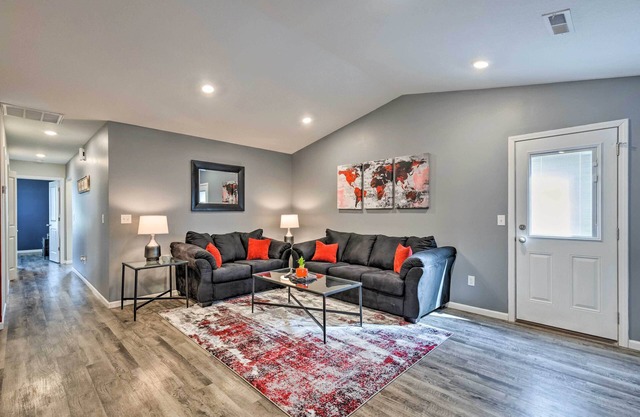 Cozy Townhome w/ Lake View ~ 10 Mi to Wichita