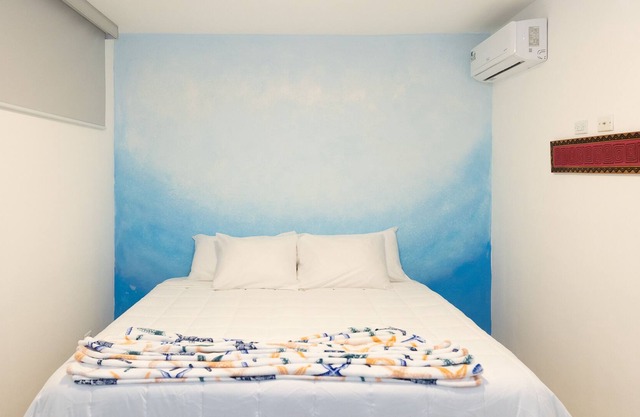 This apartment is a 2 bedroom(s), 2 bathrooms, located in El Cangrejo, Panama.