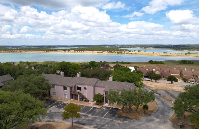 Cozy up by the Lake! Boat or Jet Ski parking! King Bed!