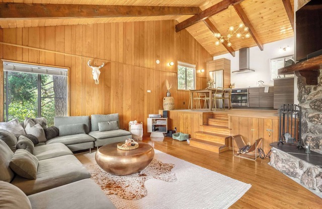 Cozy Updated Cabin w/Views | Walk to Lake Gregory