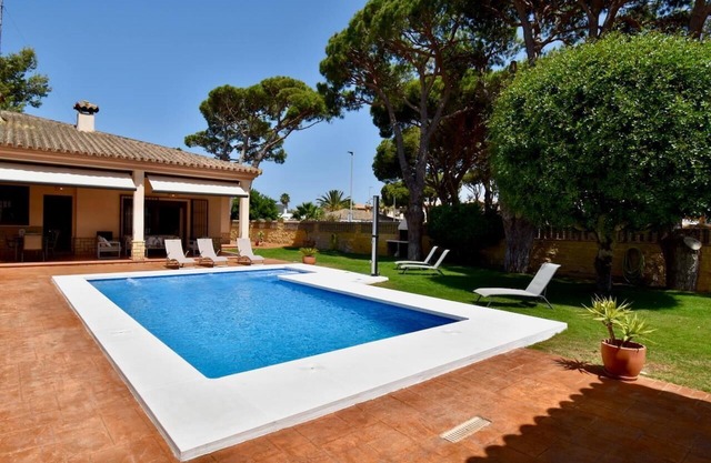 Coqueta Villa Luisa con piscina privada, jardín y barbacoa
