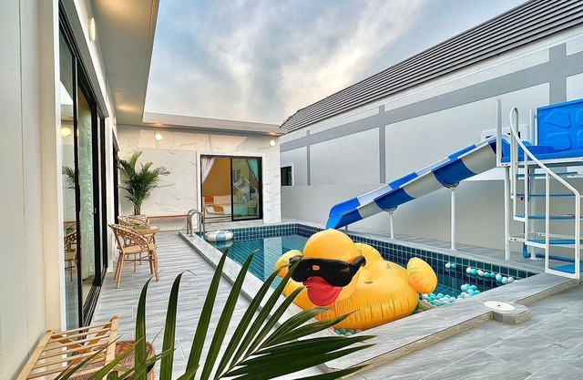 Cozy Villa With Pool - 12 Minutes From the Beach