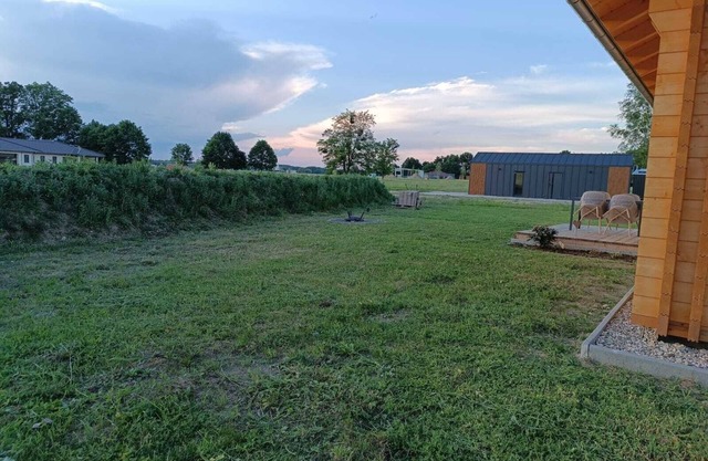Cozy wooden house on the airpark. Quiet location and family-friendly