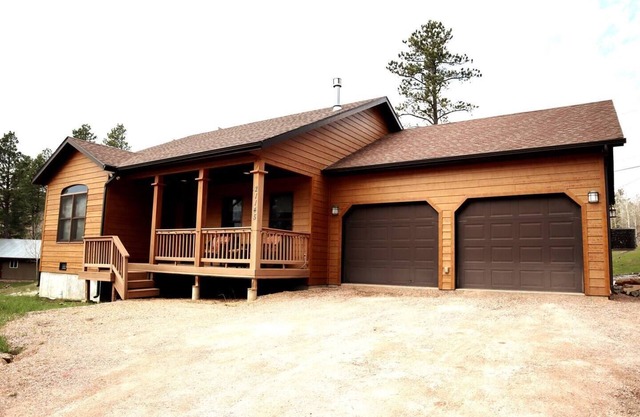 Cozy Woods Cabin Retreat w/ private Hot tub