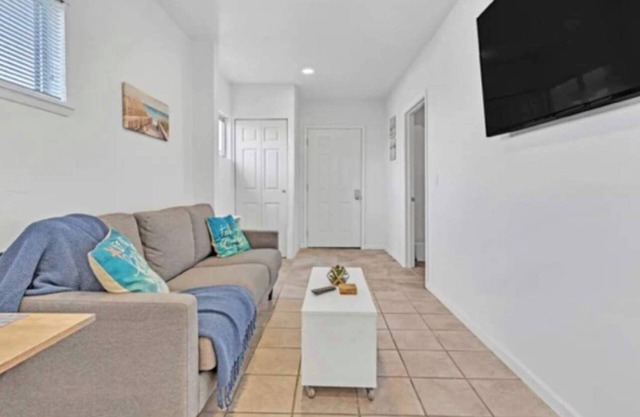 CozyCondo/QuietSummerEscapew/PrivateYard