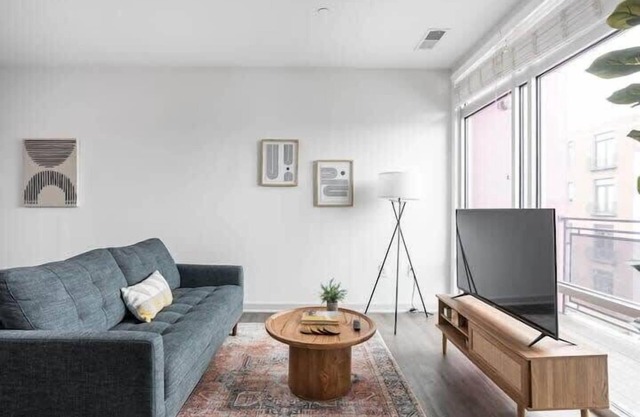 CozySuites I Stylish 1BR, Bottleworks Indy #3