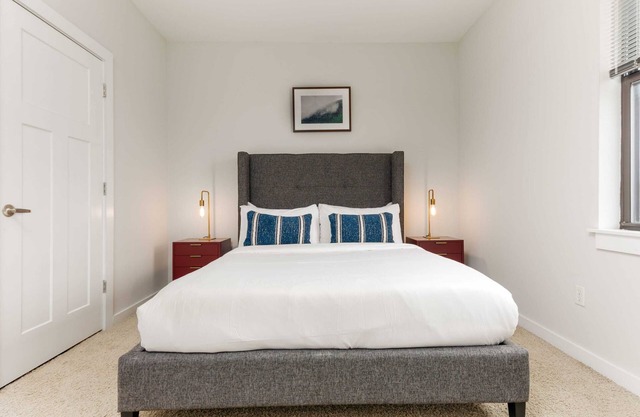 CozySuites | Music Row Charming 2BR w/ parking 40