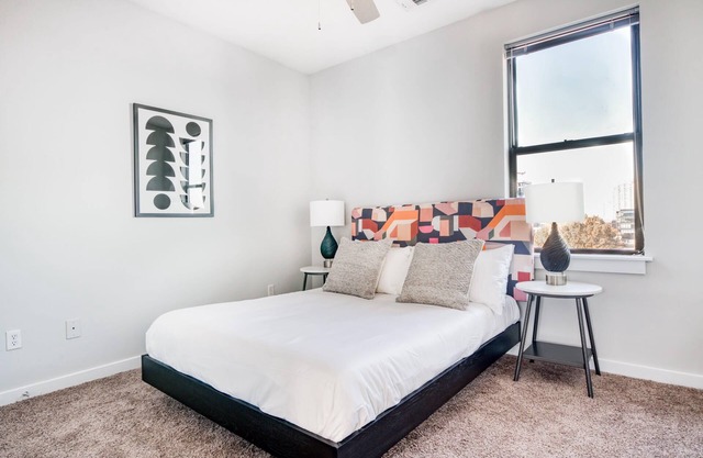 CozySuites Music Row Bold 1BR w/ free parking!