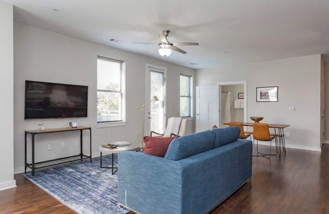 CozySuites Music Row Spacious 2BR free parking 25
