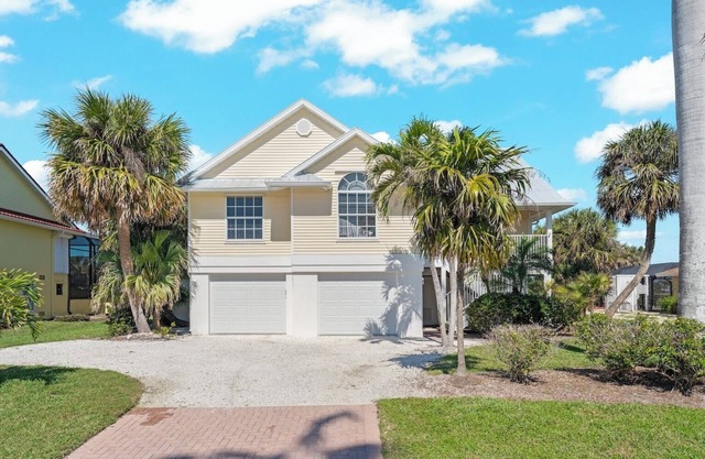 Cozzi Casa al Mare: 3 BR, 2 BA House in Sanibel, Sleeps 6