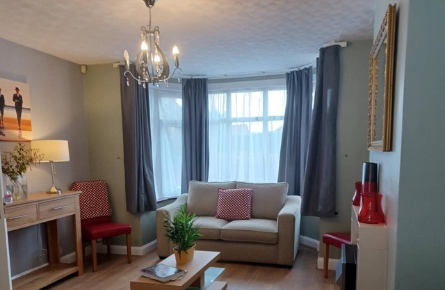 Crawley Green House - Huku Kwetu
