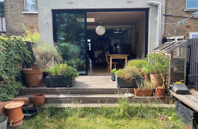 Creative Family Home in Leyton E10 - with cat!