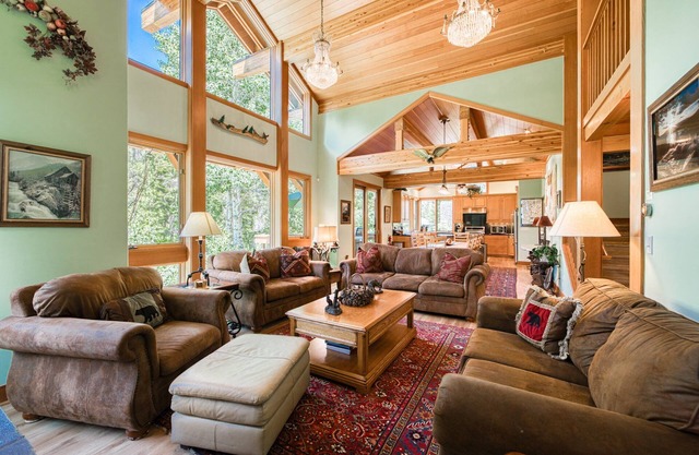 ** Creekside en Alpine w / 5 Master Suites & Bañera de hidromasaje - A partir de $ 500 / noche **