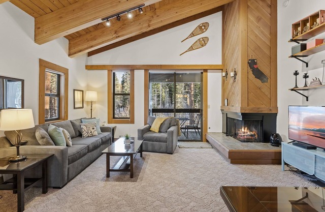 Creekside Northstar Condo w/ Fireplace, Balcony, Pool & Free Shuttle