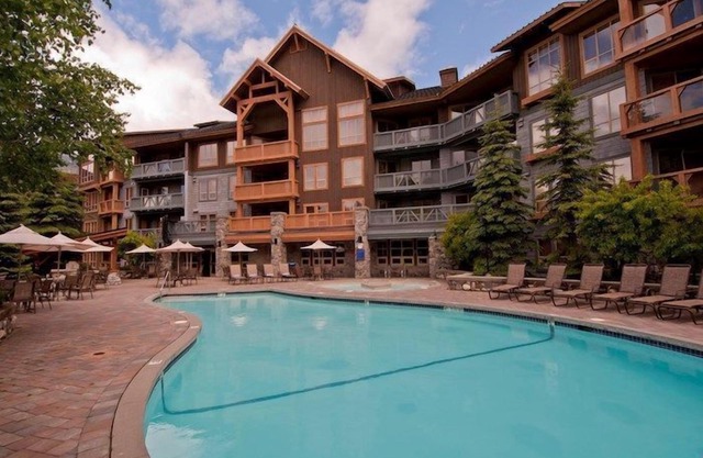 Suite moderna cerca de Whistler | Gran acceso a la montaña + Ski-in / Ski out
