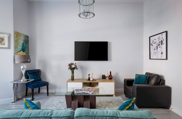Cromwell Road 2-bed 2-bath apartment!