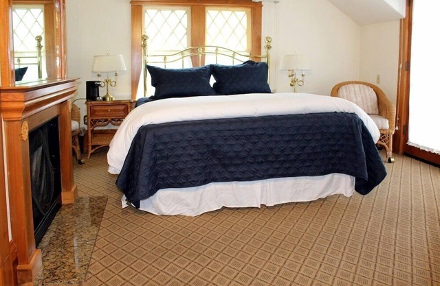 CROSS Ocean View from Balcony-RELAX-QUEEN BEDROOM
