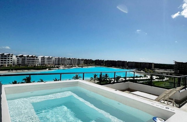 Crystal Lagoon- 2 Story Penthouse Downtown
