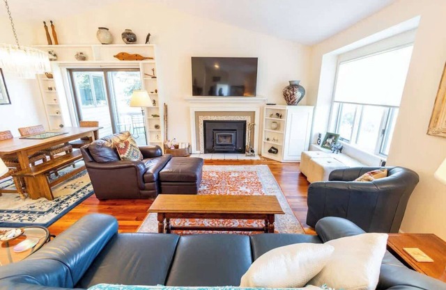 Crystal Lake Ridge | 30-day rental | outdoor community pool | tennis courts | pet-friendly