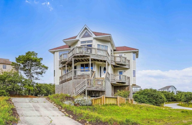 Crystal Sands -- Unique 5 BR in Southern Duck with Community Amenities