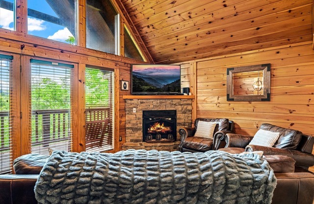 Cub Path Lodge | Modern Rustic Cabin Near Downtown Gatlinburg