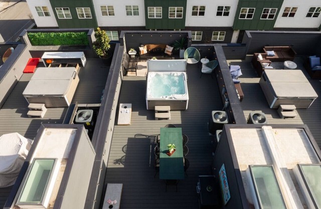 Cumberland Social I Rooftop Hot Tub!