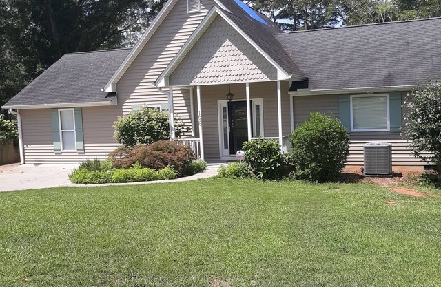 Cute House on Lake Hartwell- Dock Access! PETS ALLOWED!