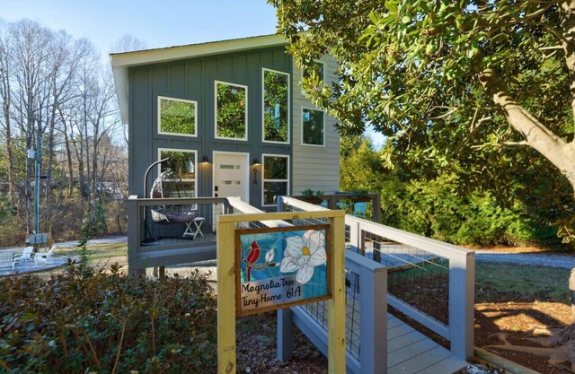 Dahlonega Magnolia Tree Tiny Home *King Bed*