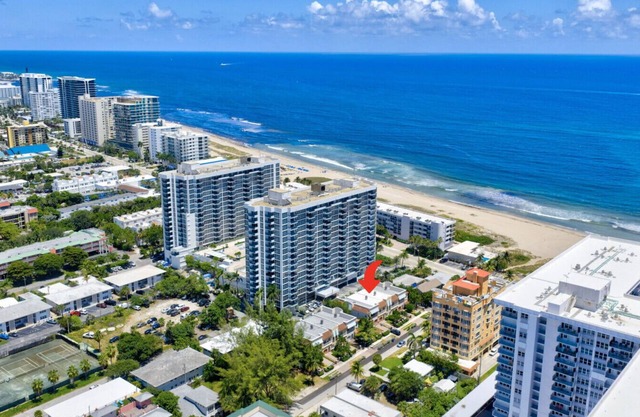 Daisy Townhouse Villas Step from the beach