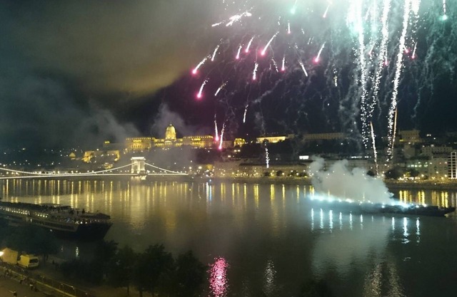Danurama, centro de la ciudad, con vistas al Danubio, disfrute, señoras y señores.