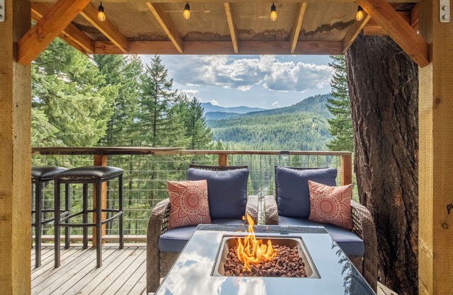 Retiro de pareja romántica, vistas, jacuzzi y Fido OK en el Das Tree Haus