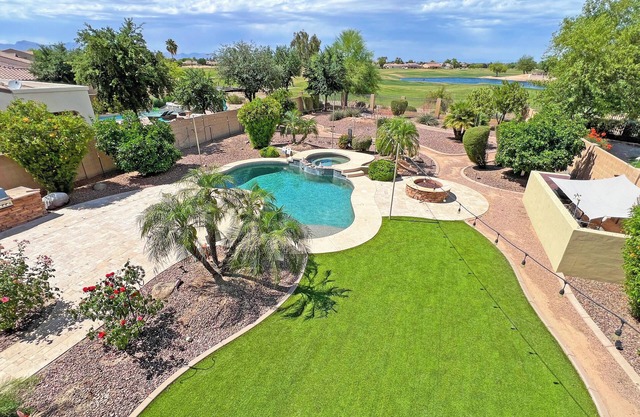 Daydream Oasis, Luxury resort w/ stunning views, pool, games & more!