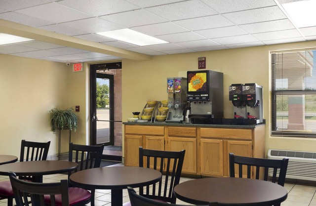 Days Inn by Wyndham Park City Kansas