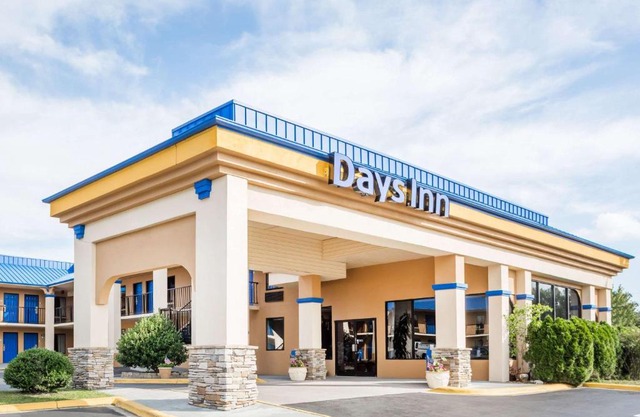 Days Inn by Wyndham Hendersonville