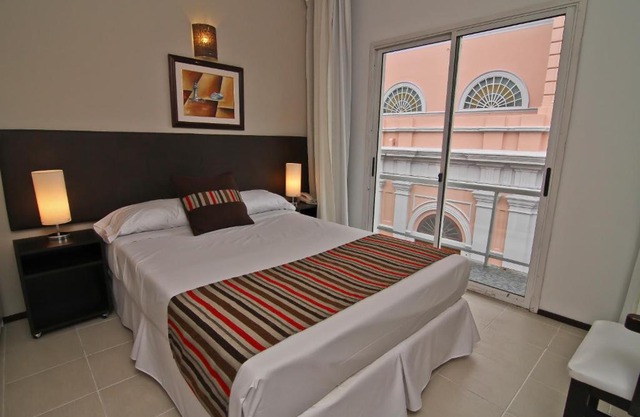 De la Plaza Hotel