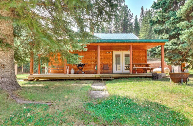 Deadwood 'Wolf Cabin' w/ Fire Pit & Grill