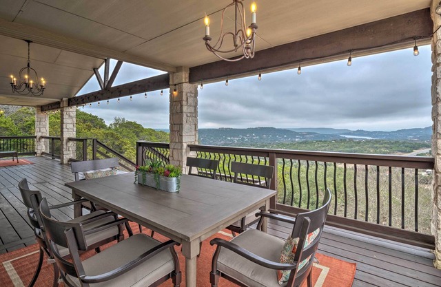 ¡NUEVO! Jonestown House w / Hill y Lake Travis Views!