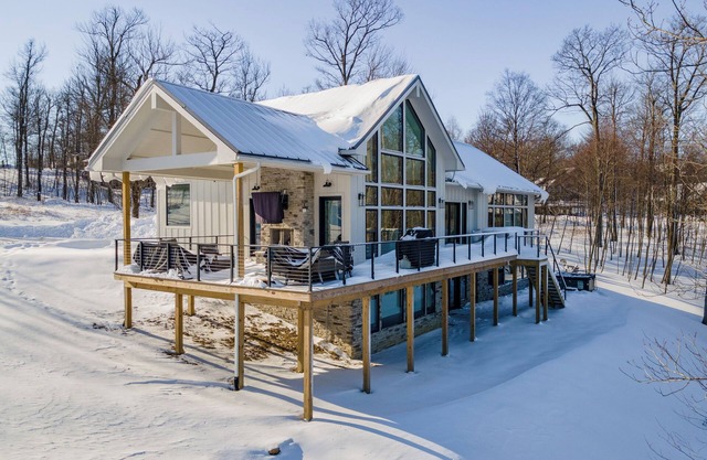 Deep Creek Luxury w/ Pool, Theater & Fireplace