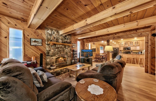 Deer Park 4 BR, 3BA, Spa Close to Heavenly