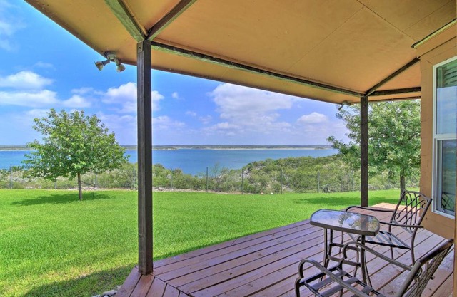 Del Rio Home with Lake Access and Boat Storage!