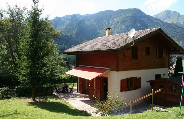 Encantador chalet, ubicación del pueblo, jardín, estacionamiento, vistas y WiFi