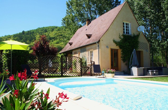 Adorable casa con piscina privada y jardín, ubicada en el pueblo de Daglan