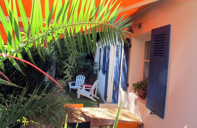 Biarritz Center, pequeña y encantadora casa de una sola planta y su soleado jardín.