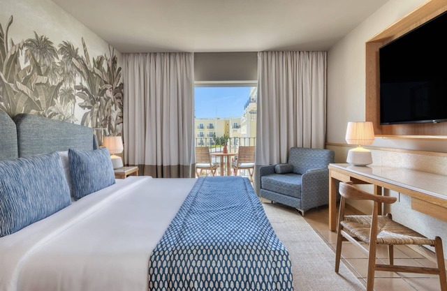 Delightful Vilamoura Apartment | Apartment Finral | 2 Bedroom Suite | Furnished Balcony | Shared Outdoor and Indoor swimming pool | Shared Fitness Centre and Sauna | Common Lounge and Garden | Praia Da Falésia, Apartado
