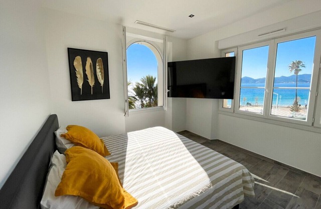 Deluxe 4 bedroom penthouse with jacuzzi and rooftop
