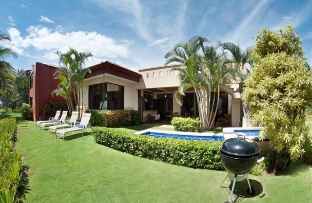 Deluxe Beach Villa de lujo Frente - piscina privada en comunidad cerrada!