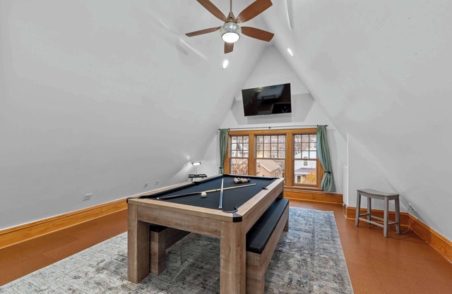 Deluxe Dwelling 4Br, 2Ba| Sunlit, Spacious, Serine