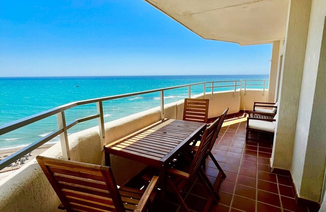 Apartamento Grande Deluxe Vista Mar Benalbeach