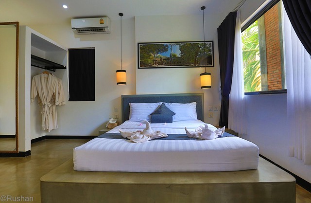 Deluxe Room: 1Double & Single bed - Free pick up